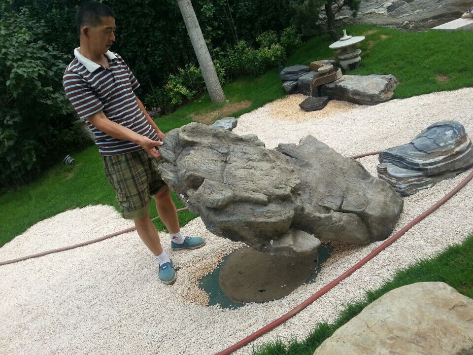 專業(yè)設(shè)計仿石井蓋、仿真假山制作園林景觀