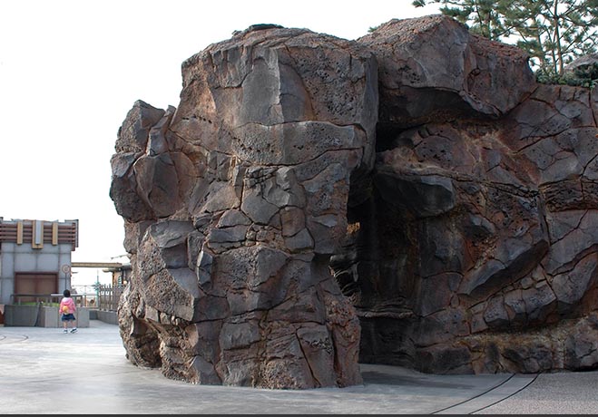 用仿真樹假山調節(jié)遮擋路沖實際案例