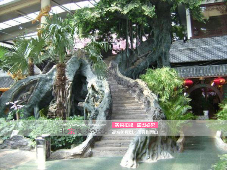 仿真樹作為城市環(huán)境美化的一部分被應(yīng)用在各大廣場(chǎng)和商業(yè)等公用場(chǎng)所