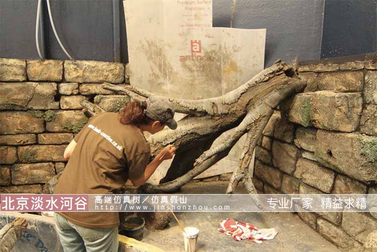 江蘇鹽城水泥仿真樹(shù)皮制作是以許昌人造樹(shù)為樣板