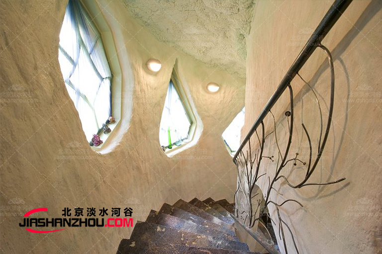 旅途中有人選擇住進(jìn)山洞酒店卻比星級(jí)酒店還要好