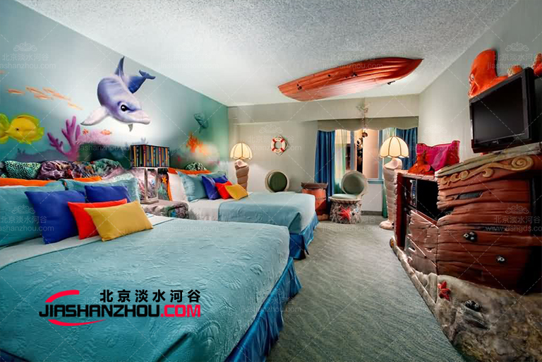 重慶解放碑現(xiàn)代主題酒店卡通雕塑趣味藝術輕奢樣板間美陳