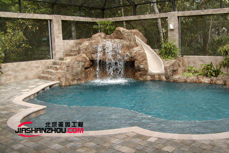 北京圣園的異國情調(diào)塑石假山景觀水池小屋創(chuàng)意畫廊