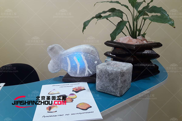 仿真鹽洞別墅散發(fā)著傳統(tǒng)風格優(yōu)雅氛圍及現(xiàn)代時尚干凈外觀