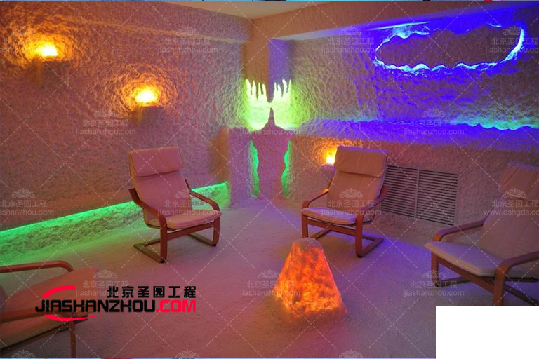 這個(gè)洞穴主題汗蒸鹽療房間是簡(jiǎn)約和優(yōu)雅的縮影
