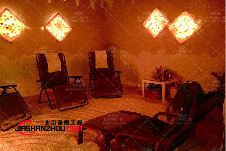 典型的古典風(fēng)格仿真鹽洞汗蒸房給人一種比較優(yōu)雅的厚重感