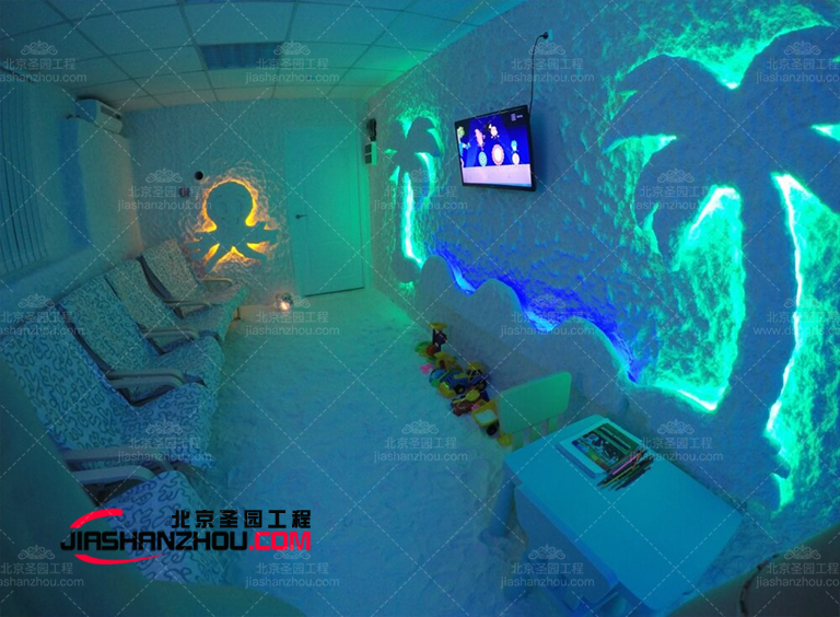 不同的家具搭配混合展示不同的汗蒸鹽療房風格、設計或圖案