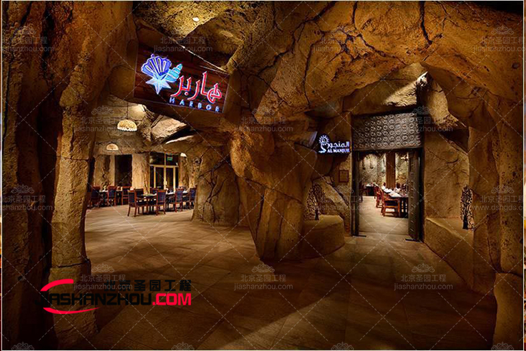 現(xiàn)代仿天然窯洞酒店餐廳使用的大膽色彩和裝飾風(fēng)格