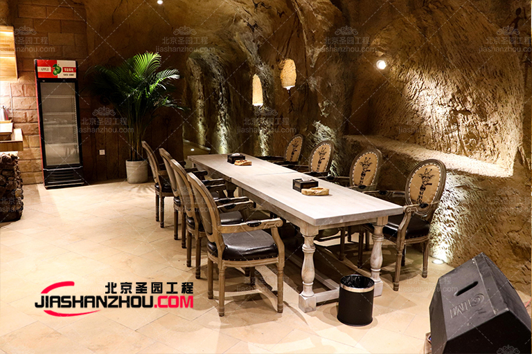 設(shè)計(jì)現(xiàn)代仿天然山洞主題餐廳是需要帶入情感的
