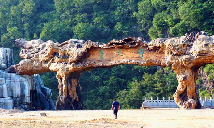 仿真樹大門已成為現(xiàn)代園林景觀建筑的標志
