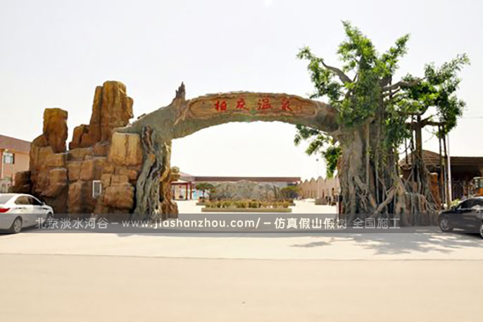 仿真樹大門設(shè)計師是關(guān)鍵，選擇專業(yè)的制作公司也是關(guān)鍵