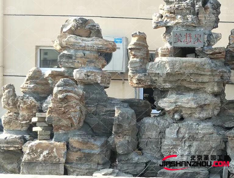 塑石假山設(shè)計(jì)師將重點(diǎn)放在為空間添加色彩和個(gè)性上而不是從頭開始