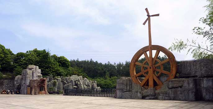 仿真樹(shù)大門(mén)與假樹(shù)大門(mén)