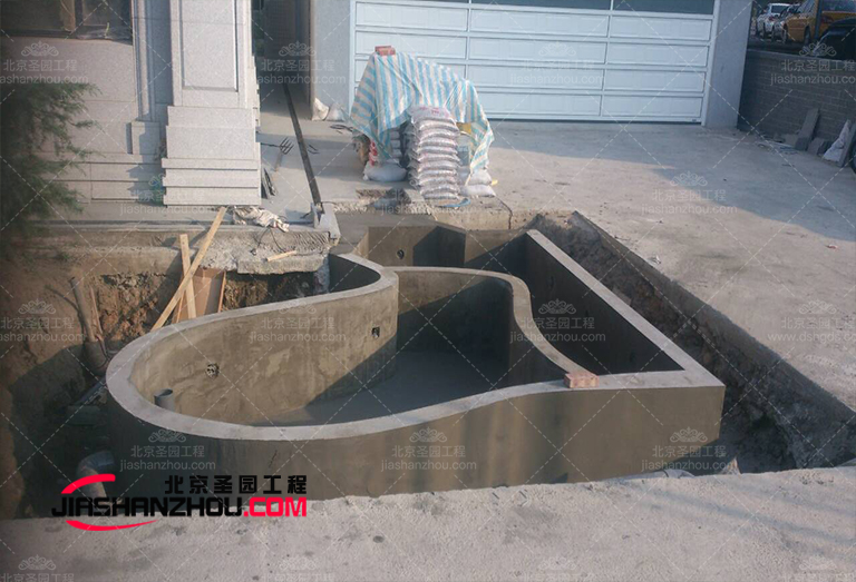 水泥假山.jpg 水泥假山.jpg